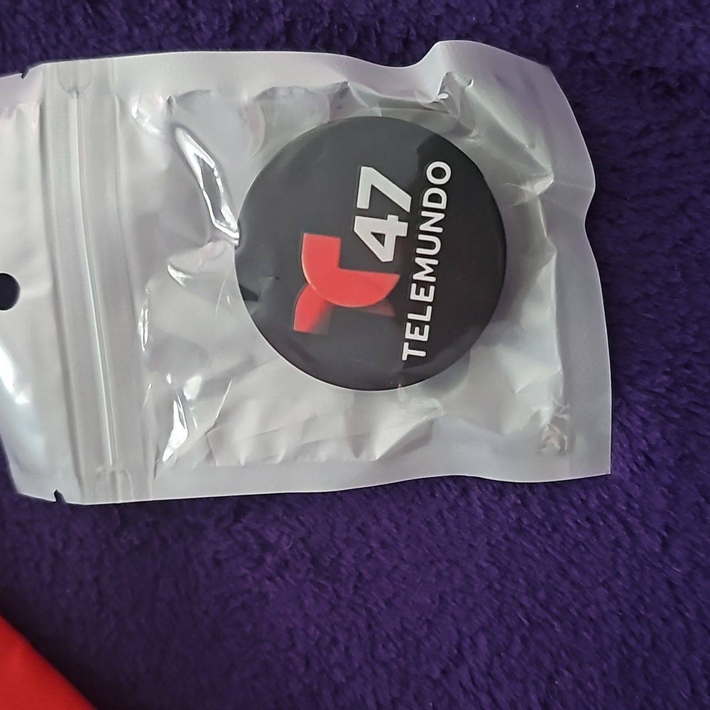 TELEMUNDO BUNDLE - Picture 4 of 6
